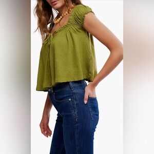 Dahlia Tee NWOT cardamon seed